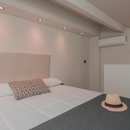 Cavo Di ホテル 4*