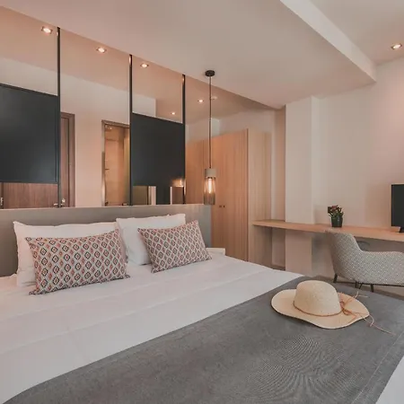 ホテル Cavo Di 4*